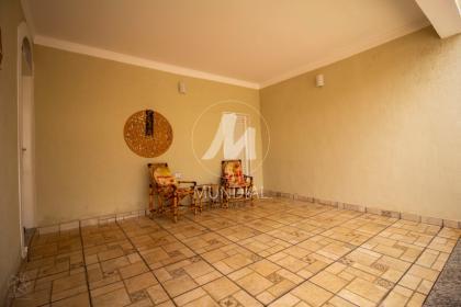 4 - Garagem/estacionamento
