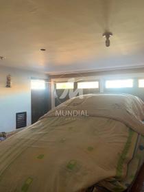 25 - Garagem/estacionamento