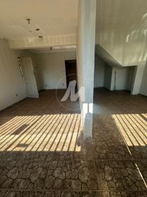 13 - Garagem/estacionamento