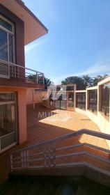4 - Garagem/estacionamento