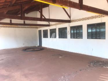 23 - Garagem/estacionamento