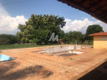 24 - Piscina