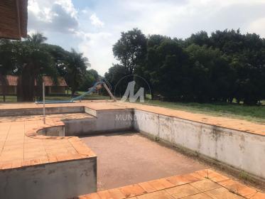 25 - Piscina