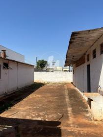 16 - Quintal/corredores