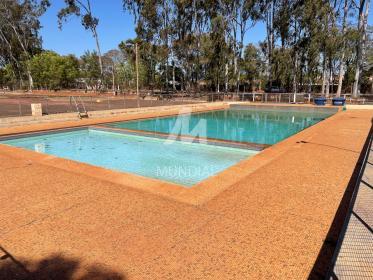 27 - Piscina