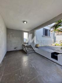 2 - Garagem/estacionamento
