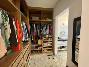 16 - Closet