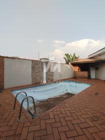 21 - Piscina