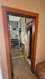 13 - Closet