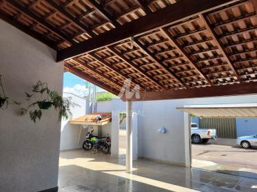 2 - Garagem/estacionamento