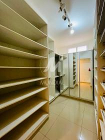 20 - Closet