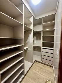 14 - Closet