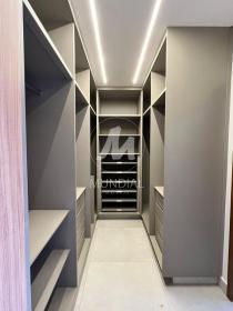 16 - Closet