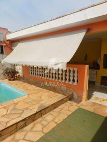 17 - Piscina