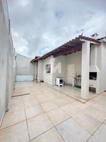18 - Quintal/corredores