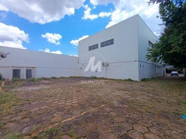 15 - Garagem/estacionamento