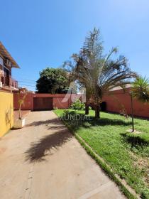 2 - Garagem/estacionamento