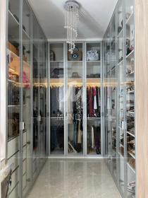 20 - Closet