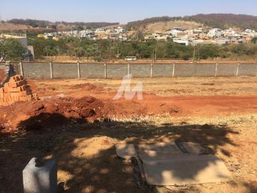 4 - Terreno/Lote