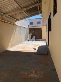 1 - Garagem/estacionamento