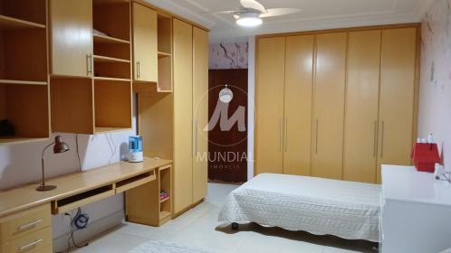 24 - Dormitorio