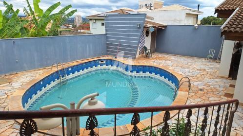 18 - Piscina