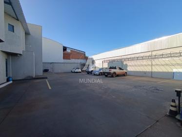 24 - Garagem/estacionamento