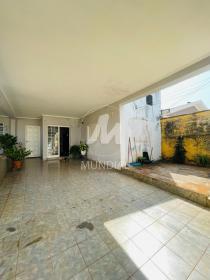 2 - Garagem/estacionamento