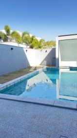 32 - Piscina
