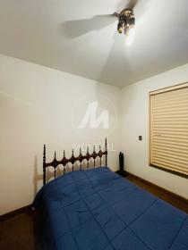 25 - Dormitorio