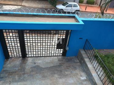 17 - Garagem/estacionamento