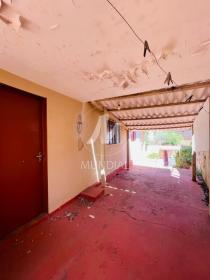 2 - Garagem/estacionamento