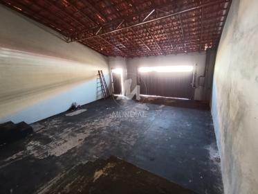 12 - Garagem/estacionamento