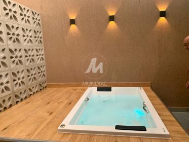 16 - Jacuzzi