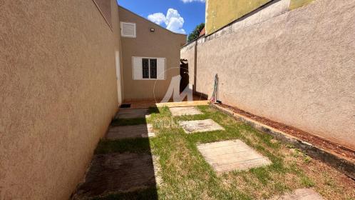 12 - Garagem/estacionamento