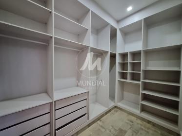 14 - Closet