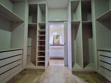 16 - Closet