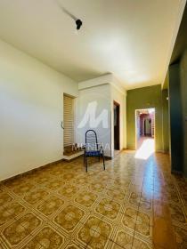 2 - Garagem/estacionamento