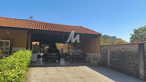 4 - Garagem/estacionamento