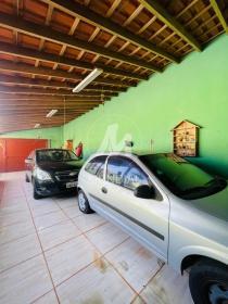 2 - Garagem/estacionamento