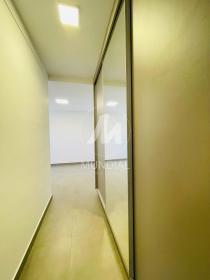 21 - Closet