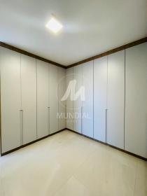 23 - Closet