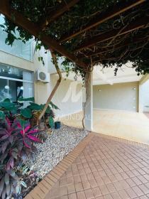 2 - Garagem/estacionamento