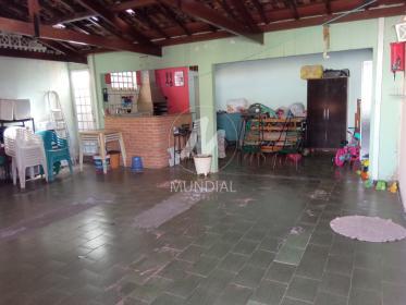 4 - Garagem/estacionamento