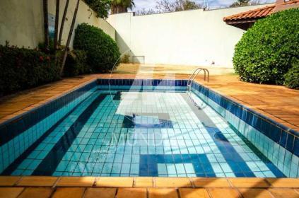 12 - Piscina