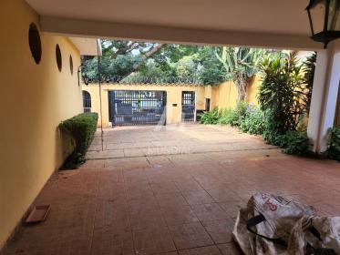 1 - Garagem/estacionamento