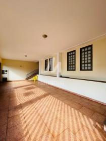 2 - Garagem/estacionamento