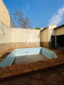 21 - Piscina