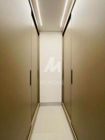 16 - Closet