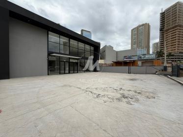 2 - Garagem/estacionamento